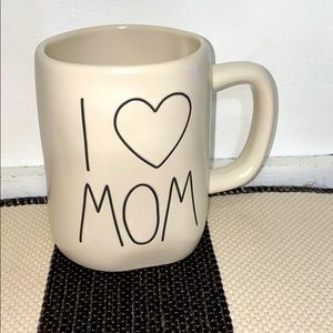 Rae Dunn I LOVE MOM Mug